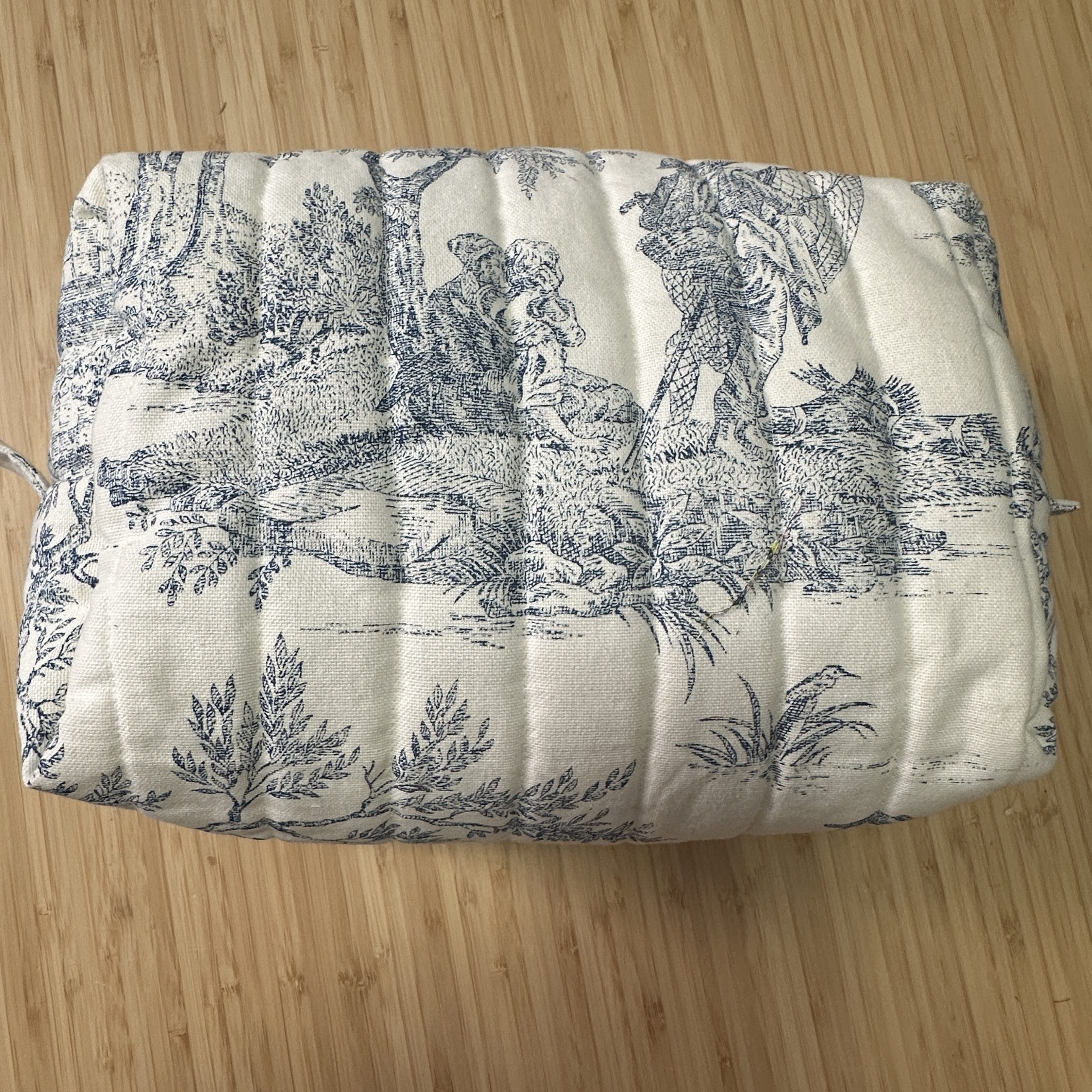 Trousse de toilette Nelson - Toile de Jouy Bleue XL - Confectionnée par Nizette