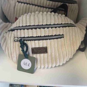 BAN-AMAYA-M-001 - Sac banane Amaya — PM - Velours Fleurs vertes.jpg