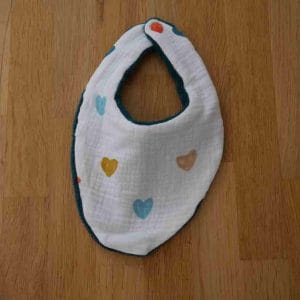 BAV-BAND-003 - Bavoir Bandana - cœur et vert