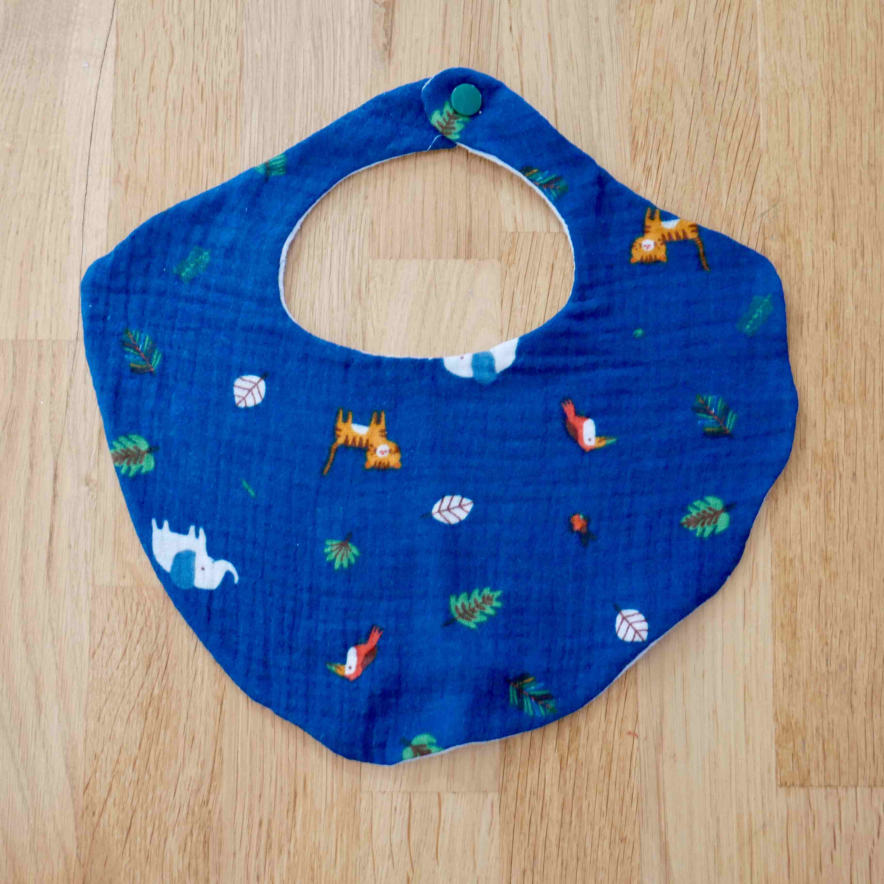 Bavoir Jos&eacute;phine - &Eacute;l&eacute;phant Tigre, cr&eacute;ation artisanale de Nizette