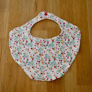 le bavoir Joséphine - Petites Fleurs, création artisanale de Nizette