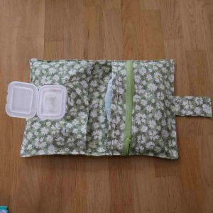 Pochette Couches Nomade Alexander - Paquerettes vertes, création artisanale de Nizette