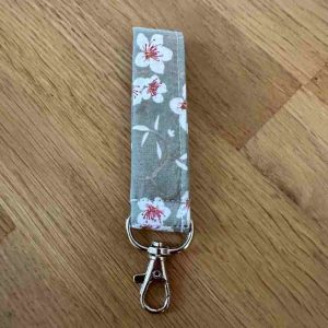 PORTCL-009 - Porte clés - Gris Fleur Blanche pt