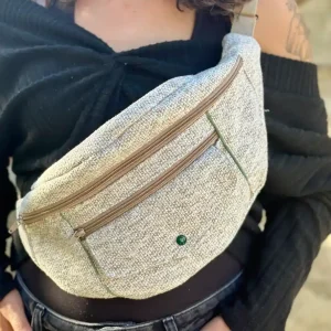 Le sac banane Amaya - XL - Beige intérieur Vert, confectionné artisanalement par Nizette en Essonne